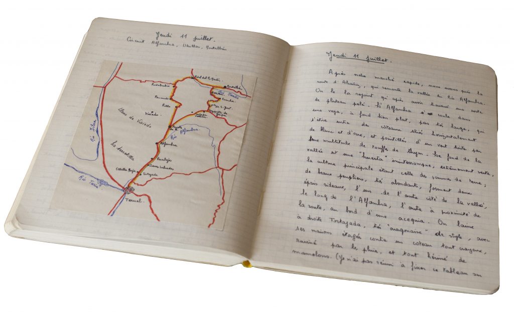 libreta-ouvert-avec-tranche-detoure